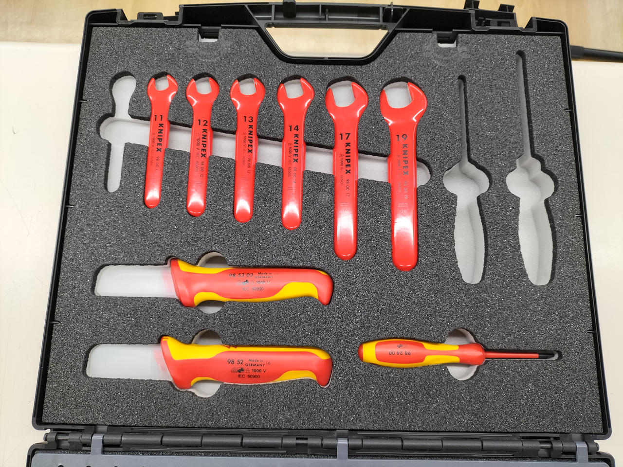 KNIPEX絶縁工具 61DjvakEAQL._UF1000,1000_QL80_.jpg