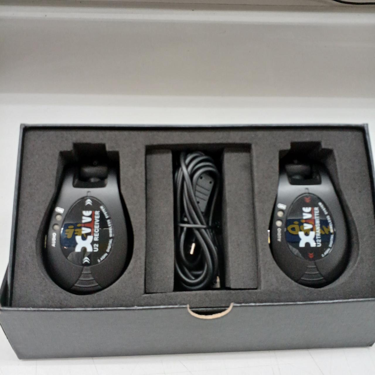 xvive ワイヤレスシステム ホルダー付き Xvive XV-U2 BLACK (ブラック) U2 ギターワイヤレスシステム エックス