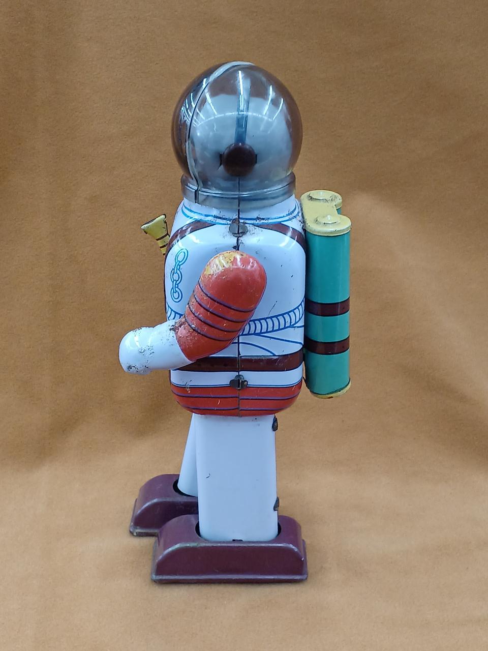 アストロマン 野村トーイの復刻版 ゼンマイで歩行、火花でる。 Amazon.co.jp: アストロマン ホワイト版 50個限定品 ブリキ玩具