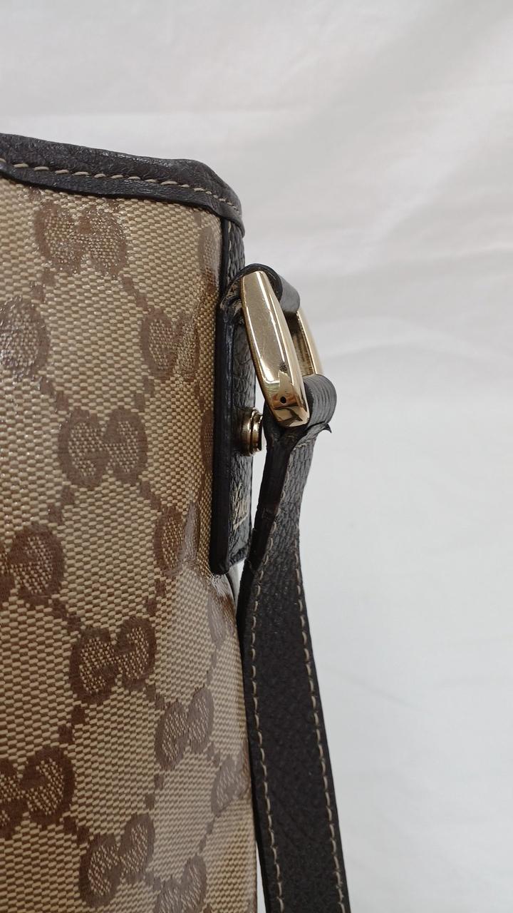 ショルダーサイドに若干の割れあります。