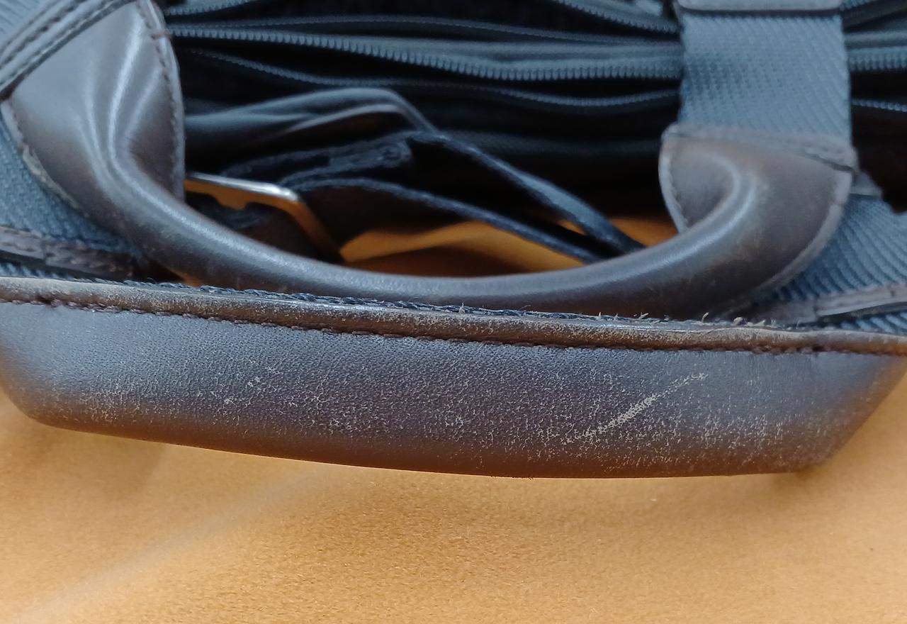 持ち手に擦れ、キズアリ