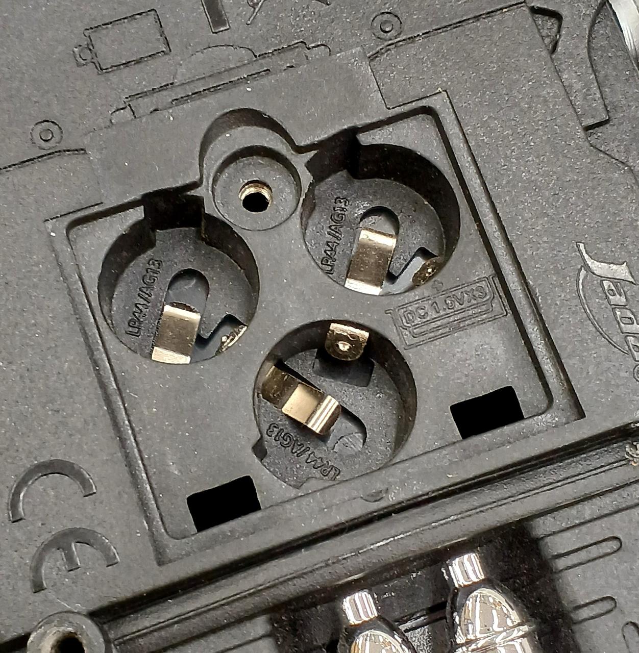 ボタン電池LR44✕3別売です