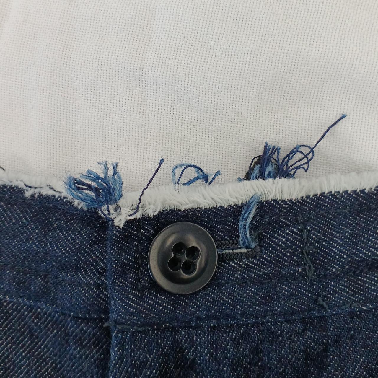 ウエスト　ほつれではなくデザインです