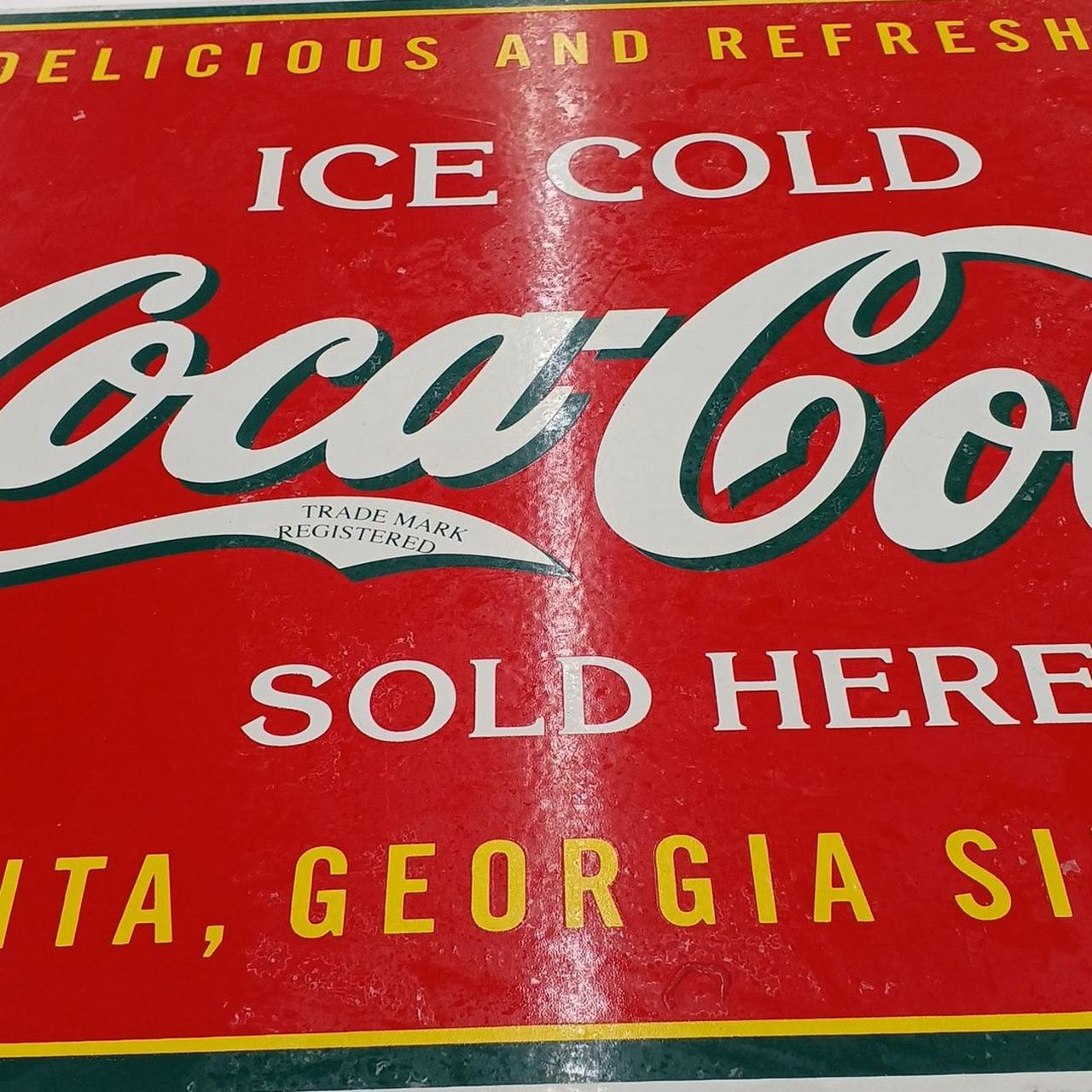 フィルムの跡の様なものが表面に見られます