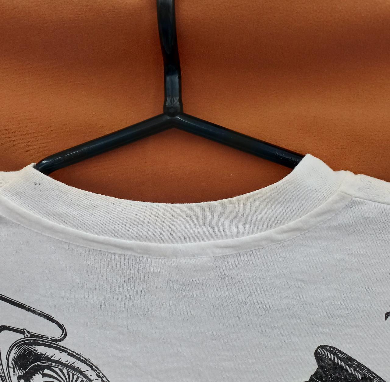 後ろ襟周り黄ばみ、汚れ有り