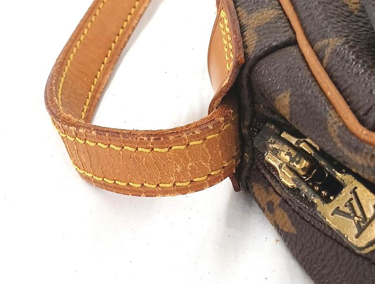 付け根部分割れています。