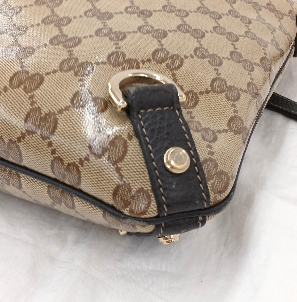 本体角と金具の付け根部分にスレあります。