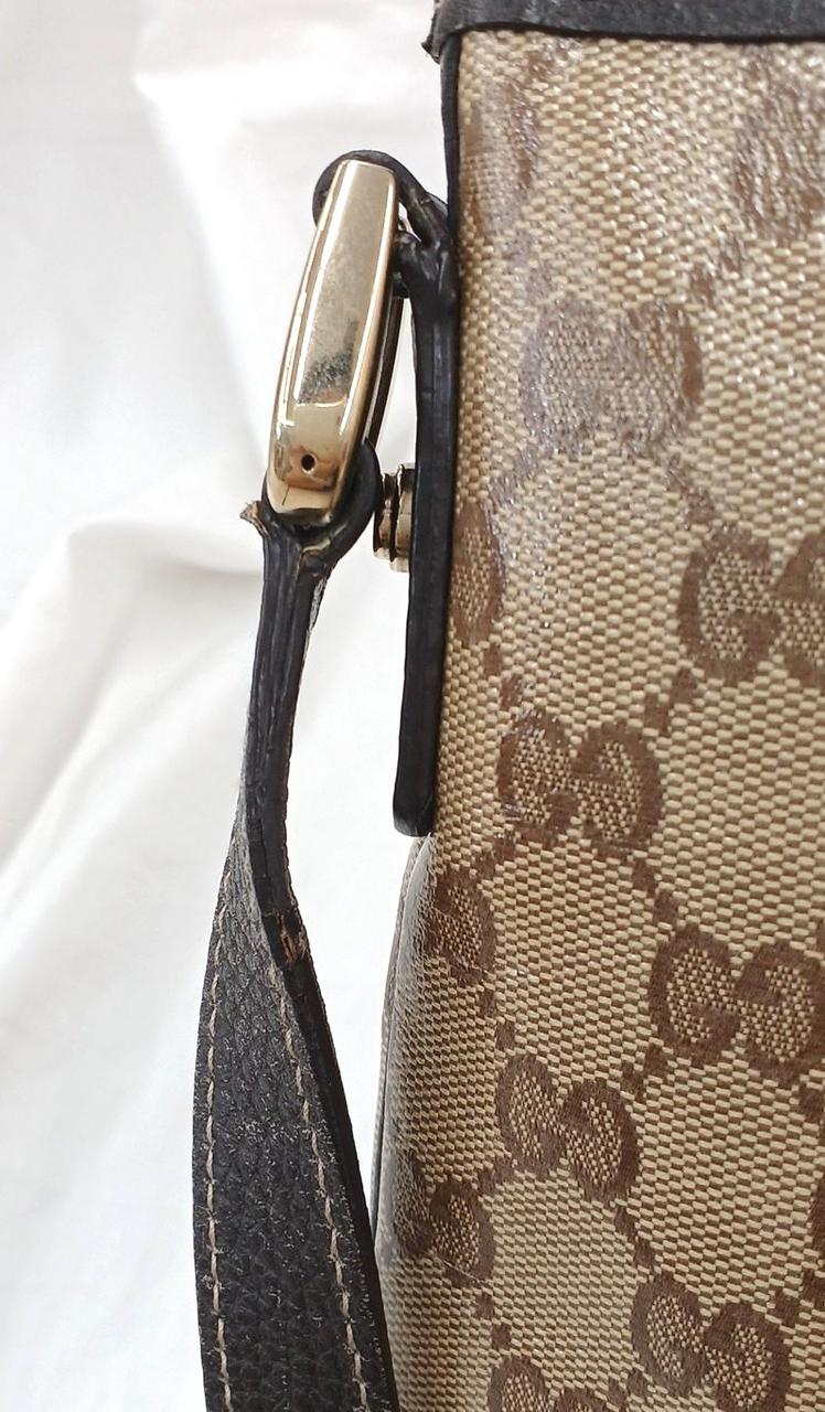 ショルダーサイドに若干の割れあります。