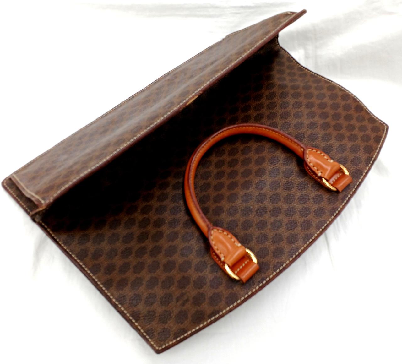 折り癖ついてしまってます