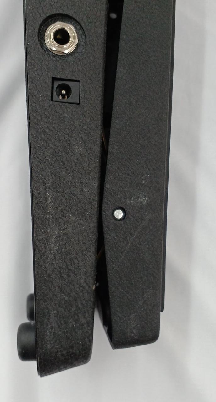 左サイドに傷や汚れあります。