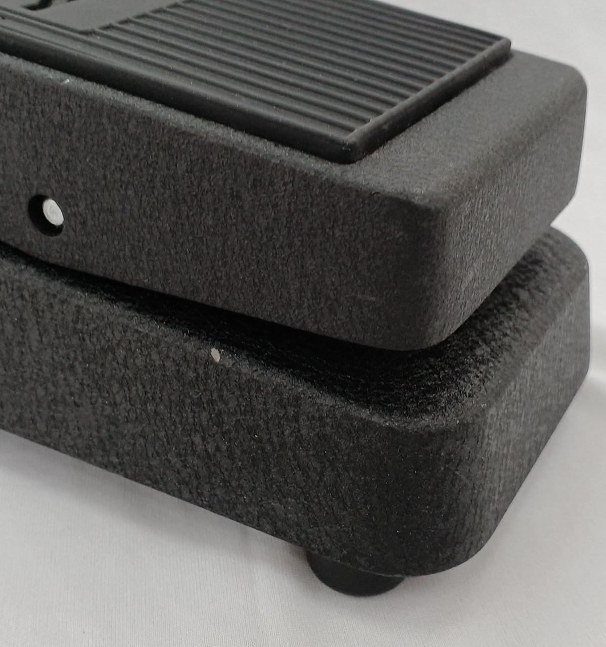 左サイドに小さな傷あります。