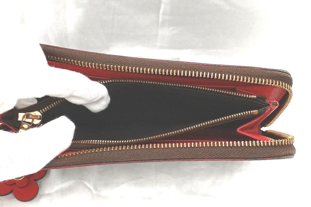 小銭入れ内汚れあります。