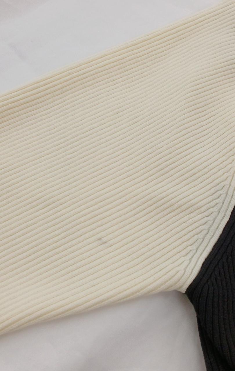 後面左袖に汚れあり