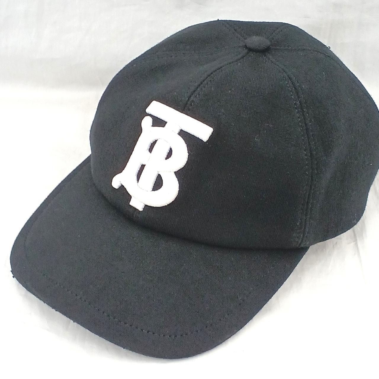 刺繍ロゴ、詰め物をして撮影しています