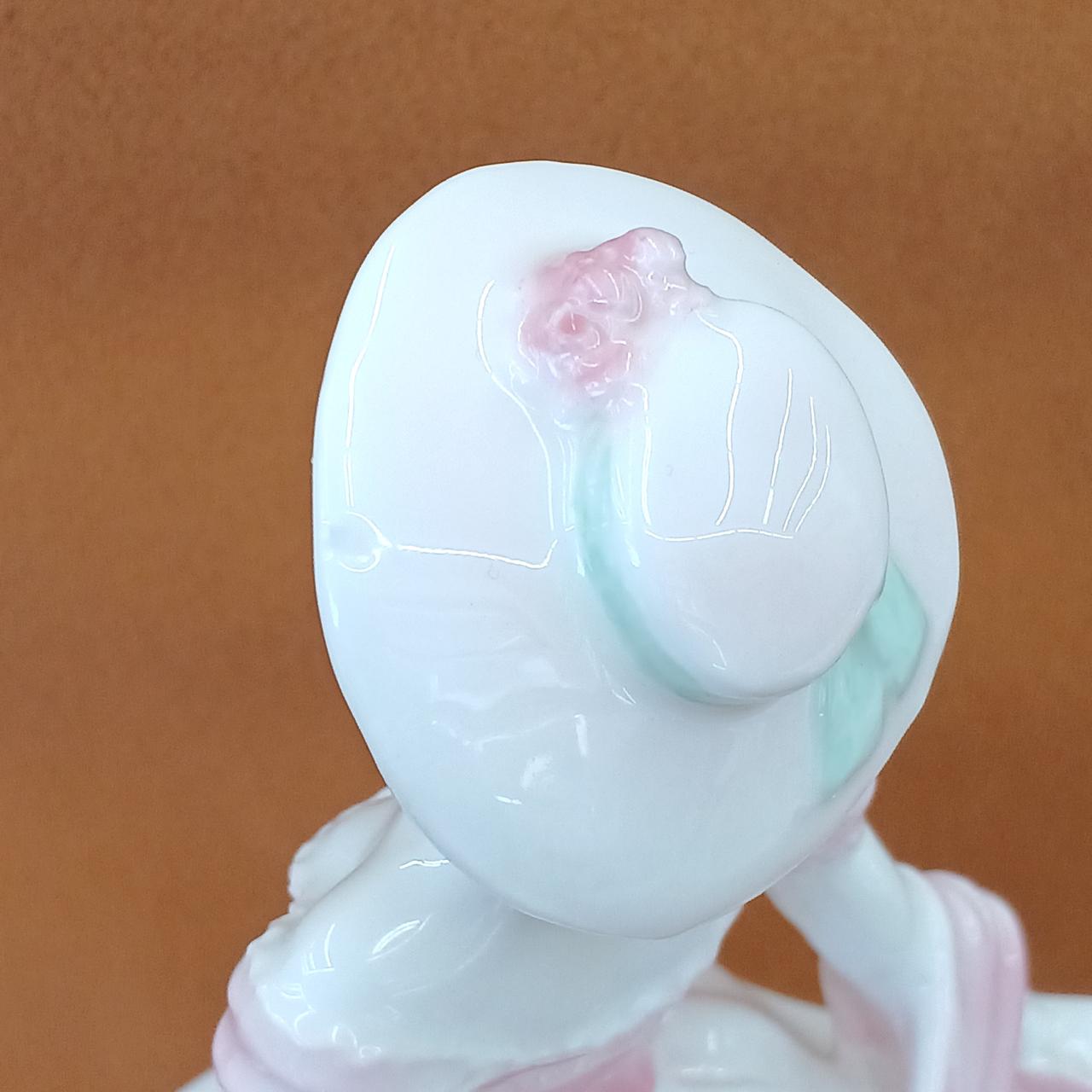 左側小さなへこみ有