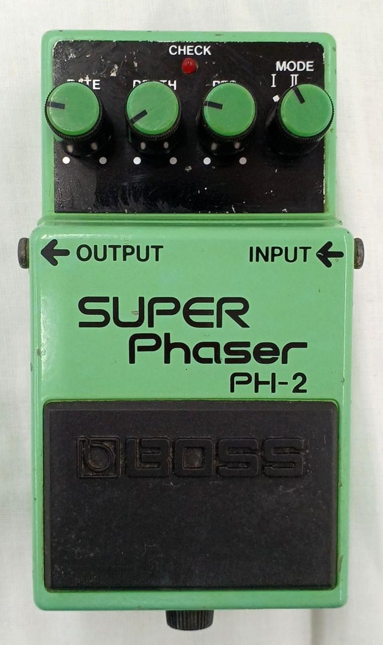 全体的に汚れやキズあります。