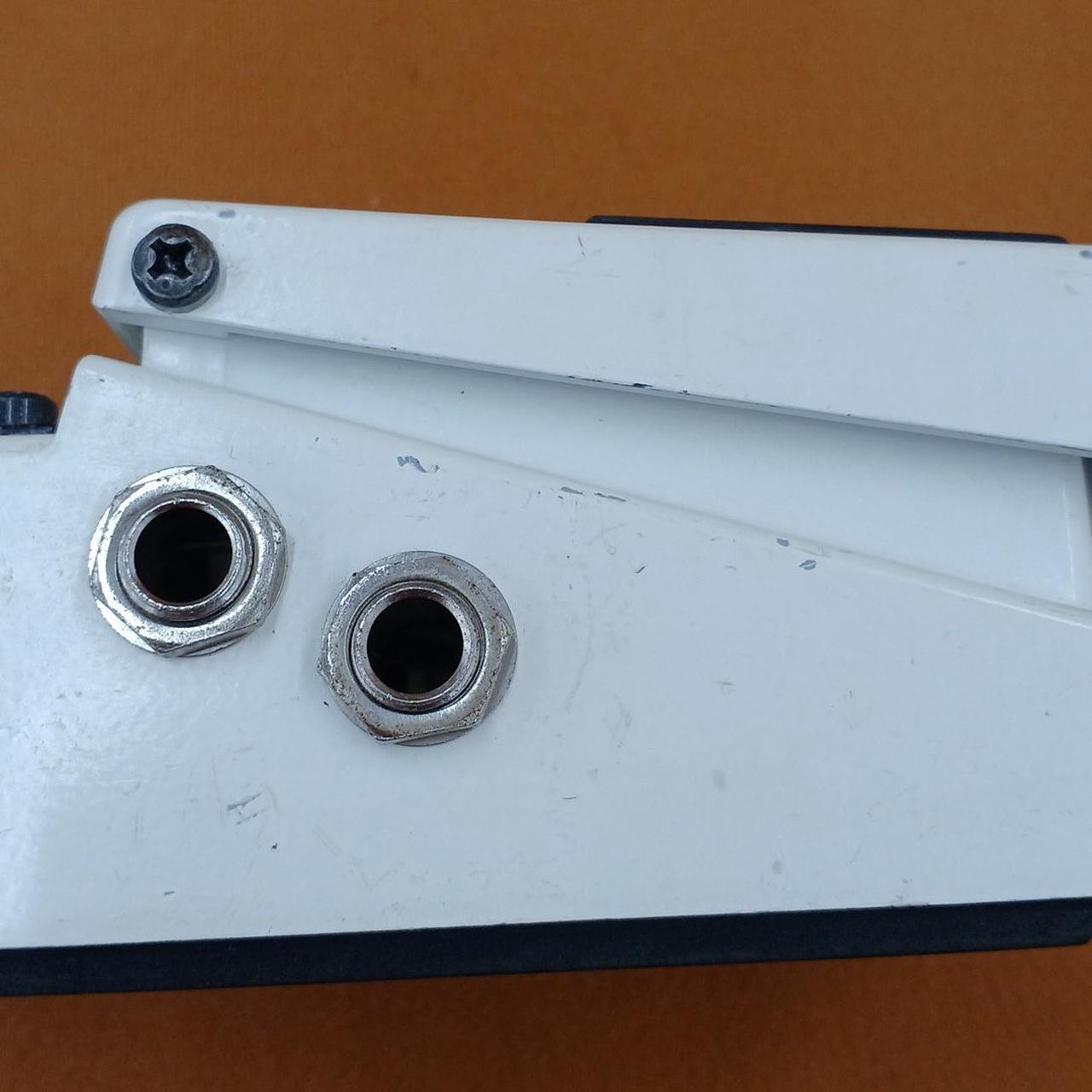 サイドに傷や剥がれあります。