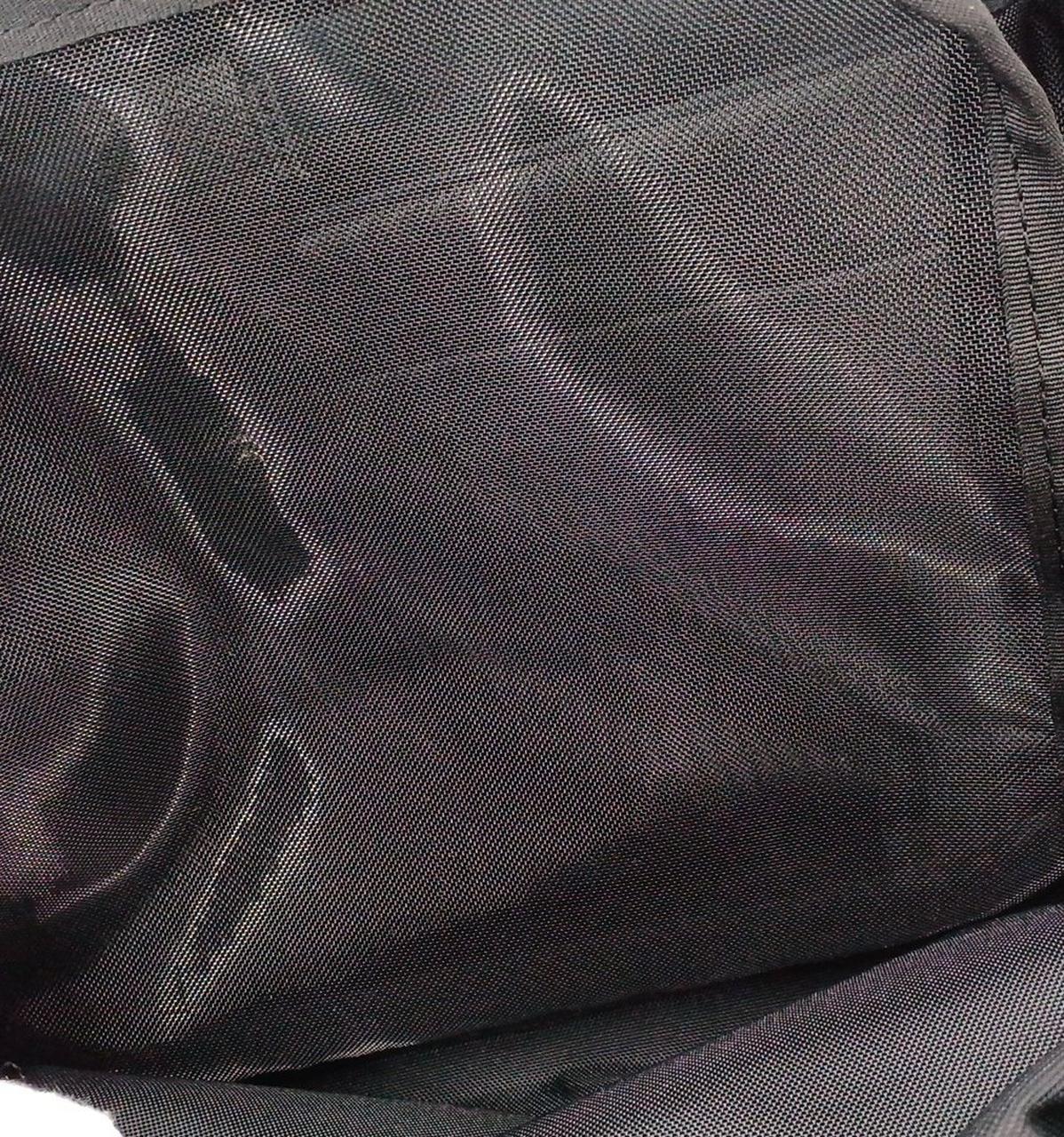 模様は光の加減によるものです