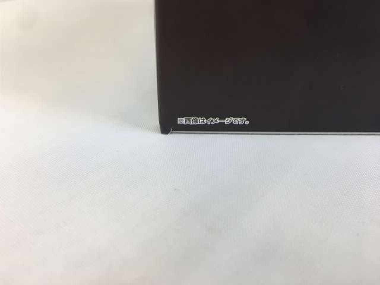 右側面左下少し破けてます。