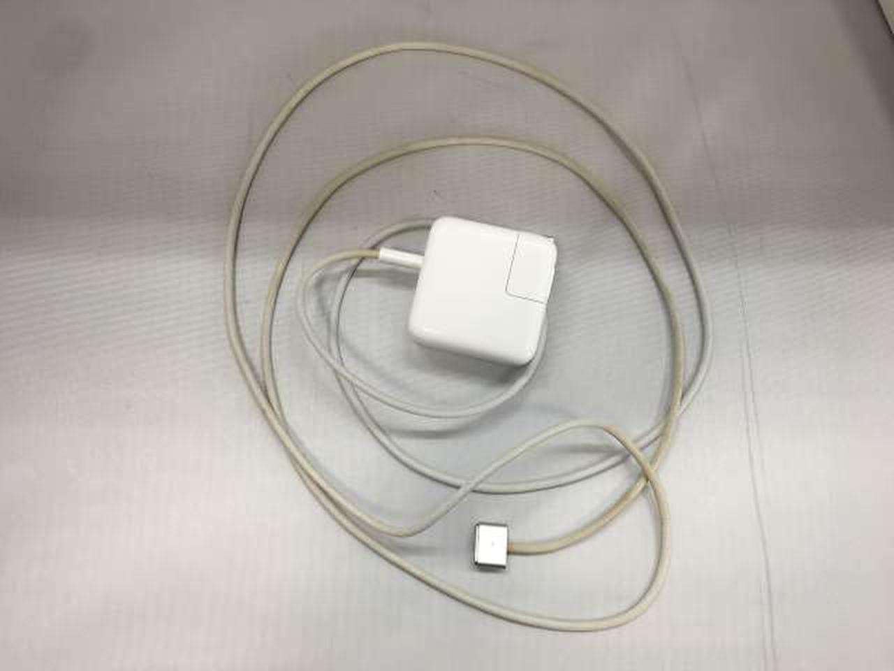 ケーブル変色あり（充電は問題ありません）