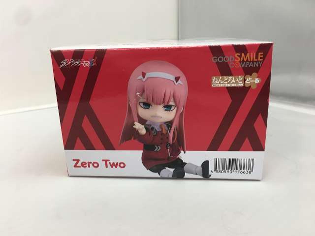 左目上破れあり