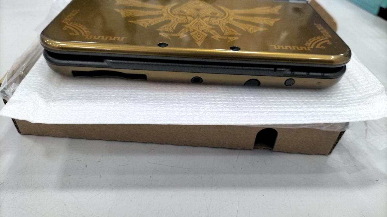 new3dsll　ハイラルエディション　未使用 新品　new unused Amazon.co.jp: Newニンテンドー3DS LL ハイラル エディション