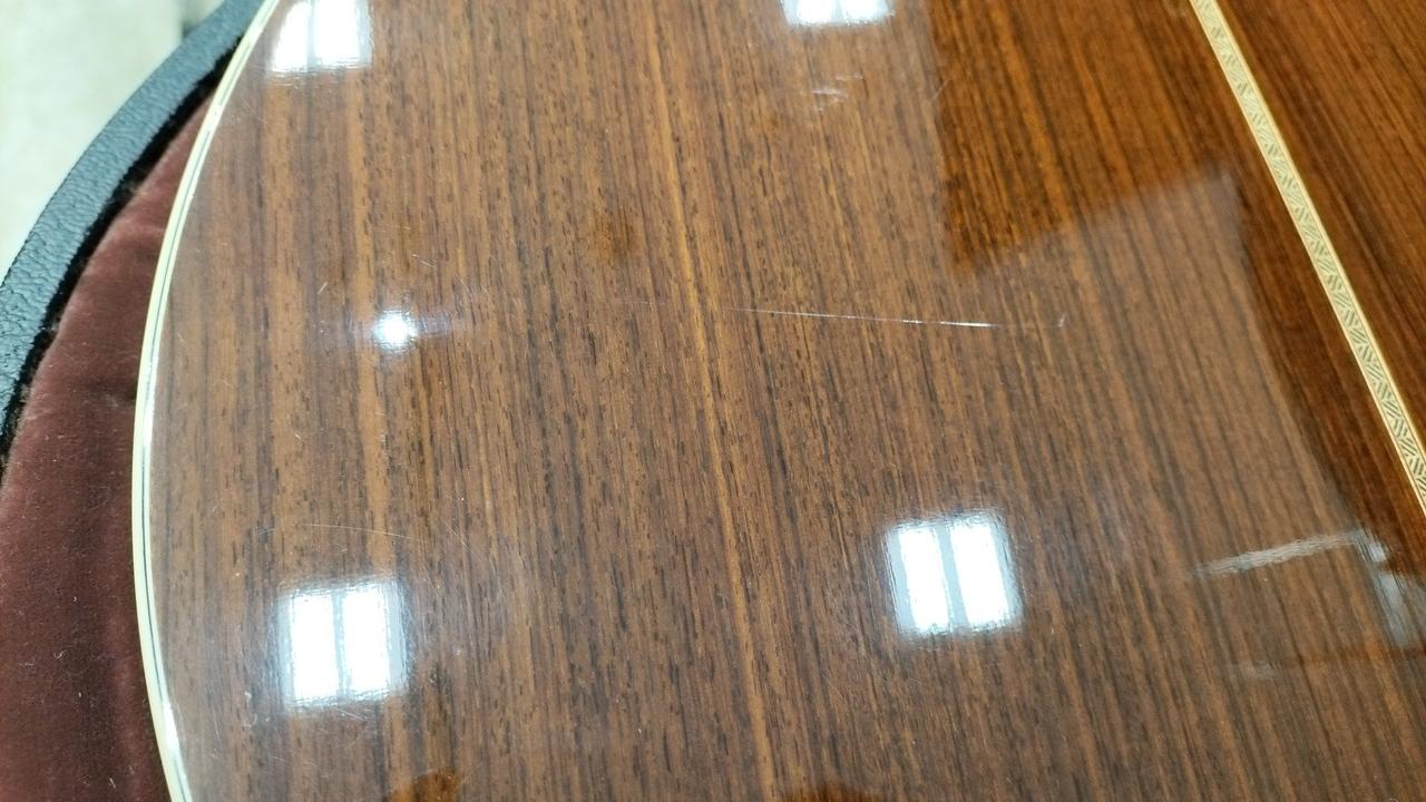 ボディ裏のキズ