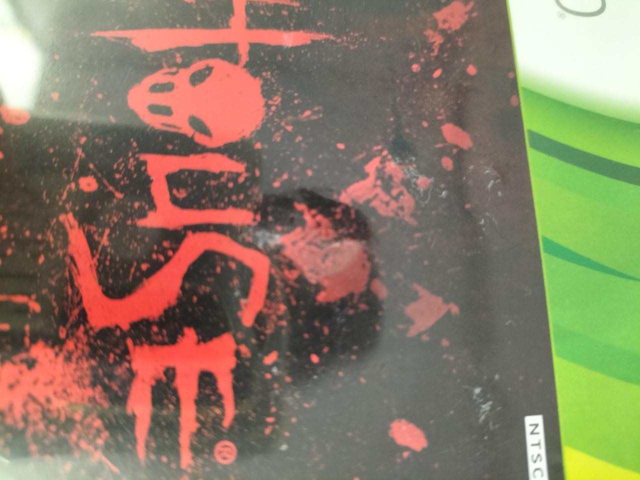 usの文字上辺りに大きめの凹み有り