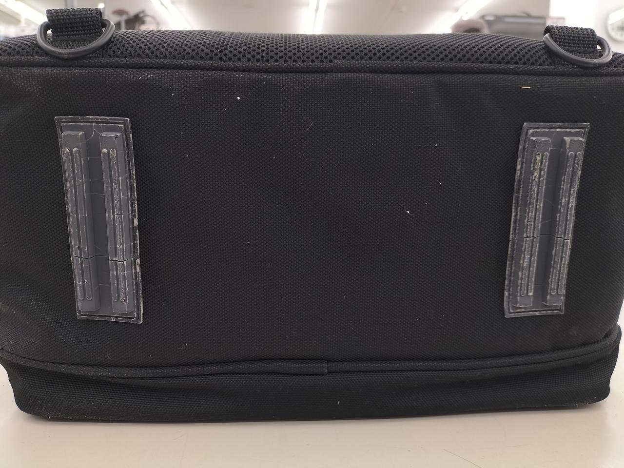 ひび割れています