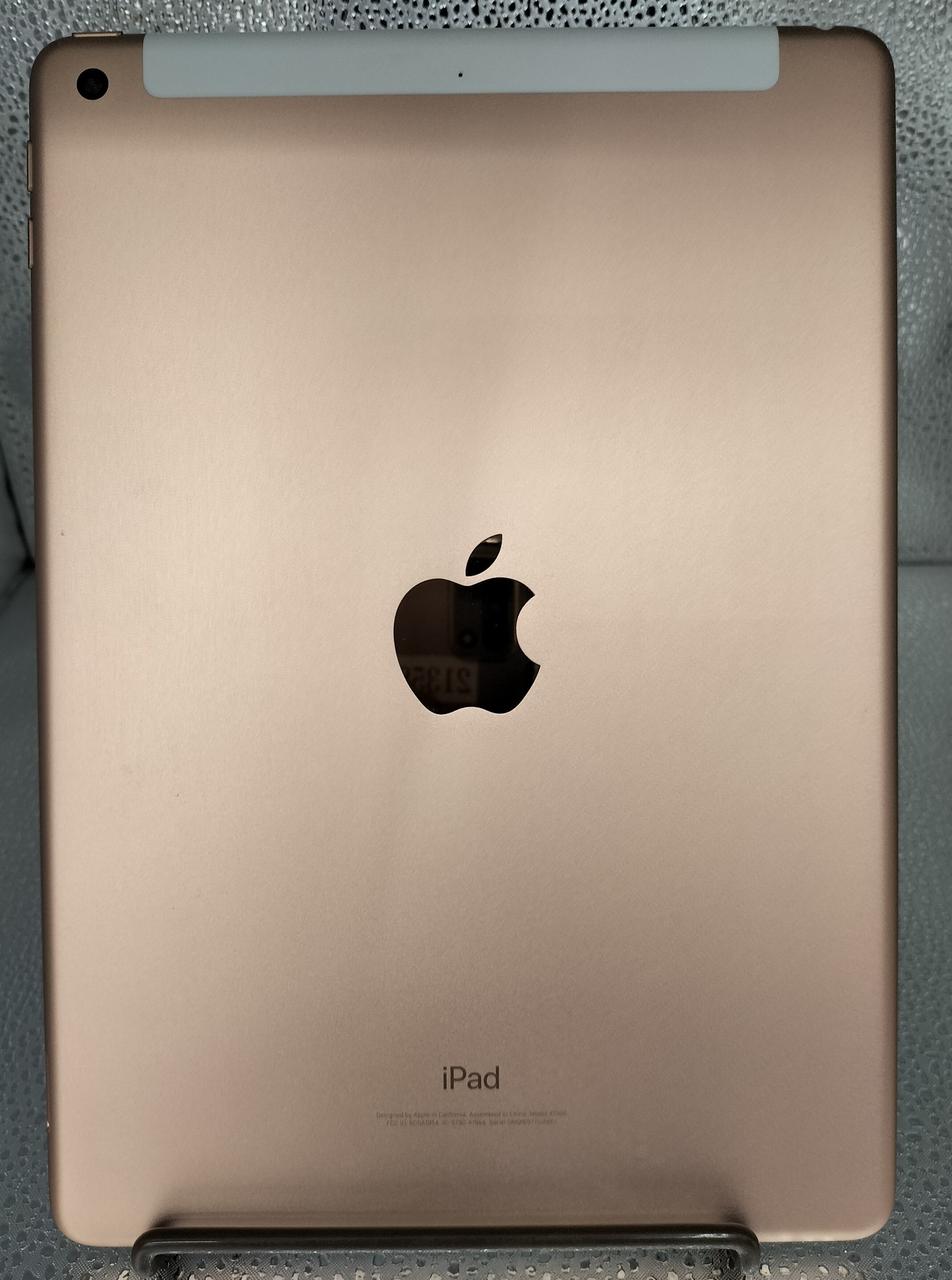 目立つ様な大きいキズは無し