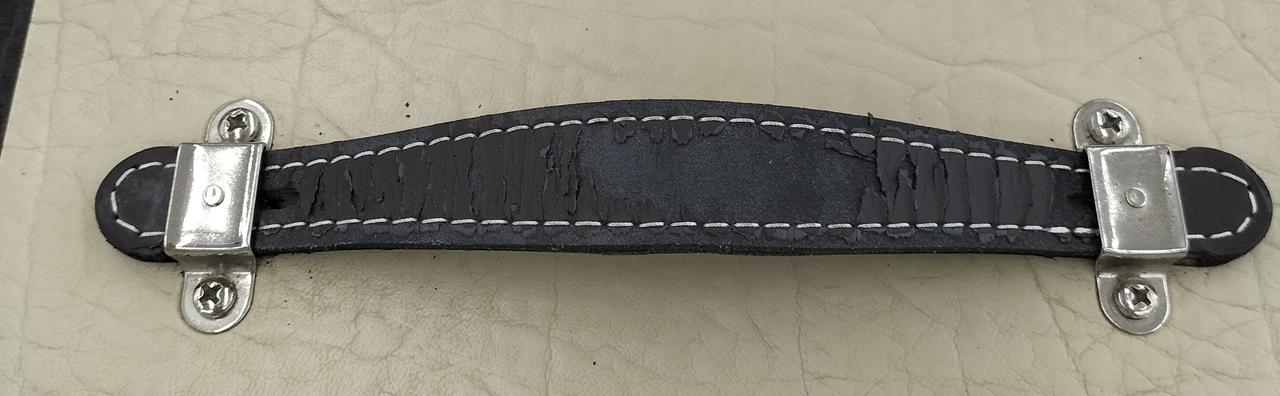 取っ手部ボロボロです。