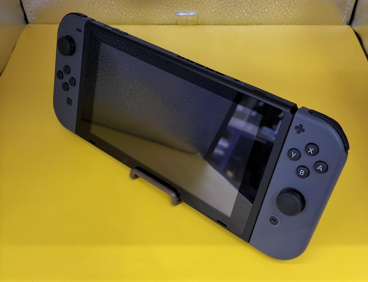 NINTENDO 型番：HAC-001(-01) NINTENDO SWITCH