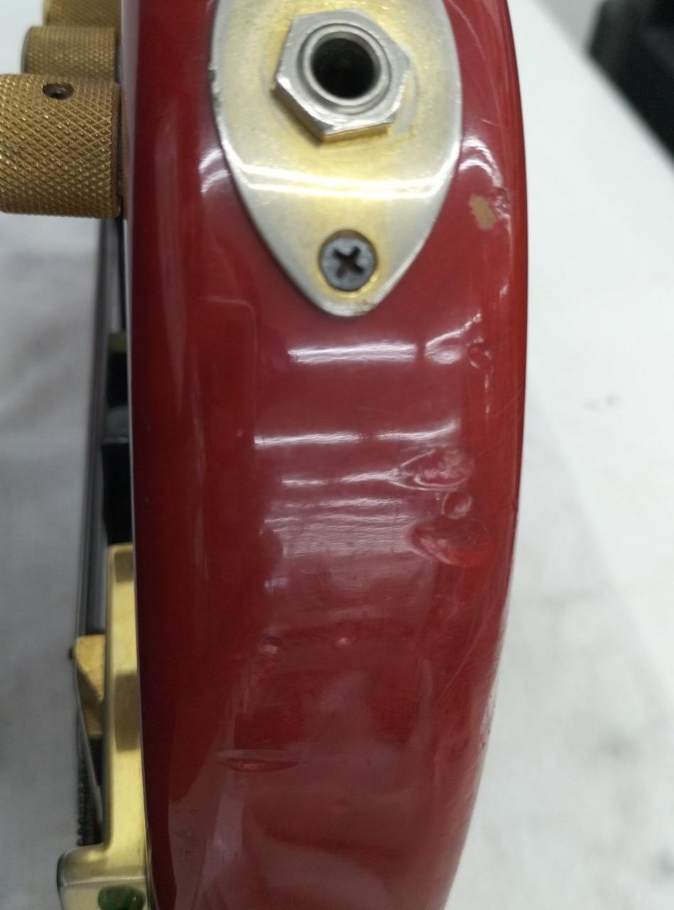 本体下部に打痕あります。