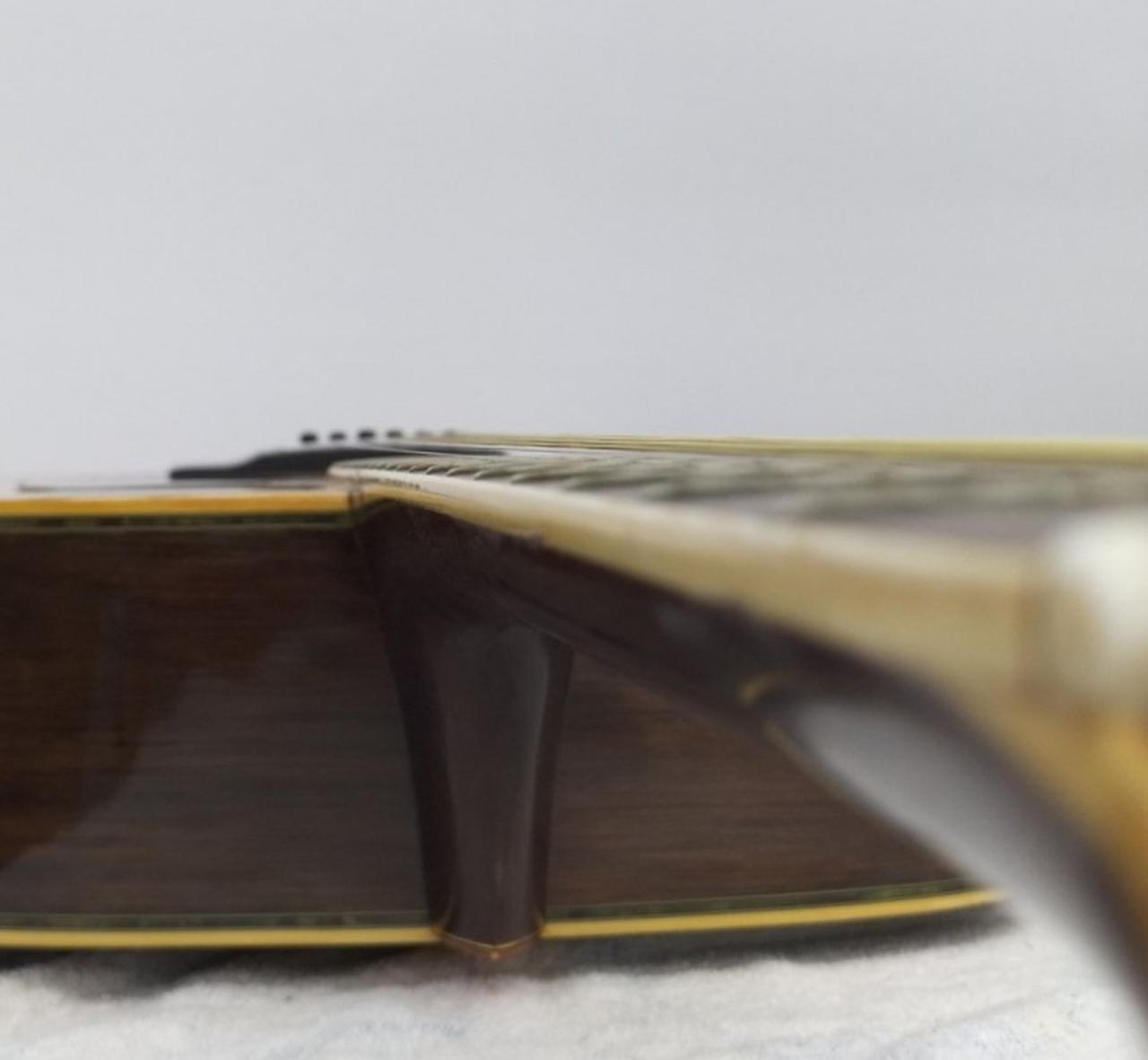 ネック逆反りです