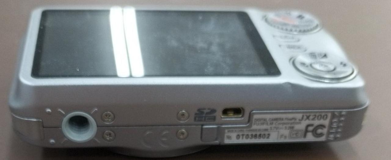 画面右下付近底面に打痕