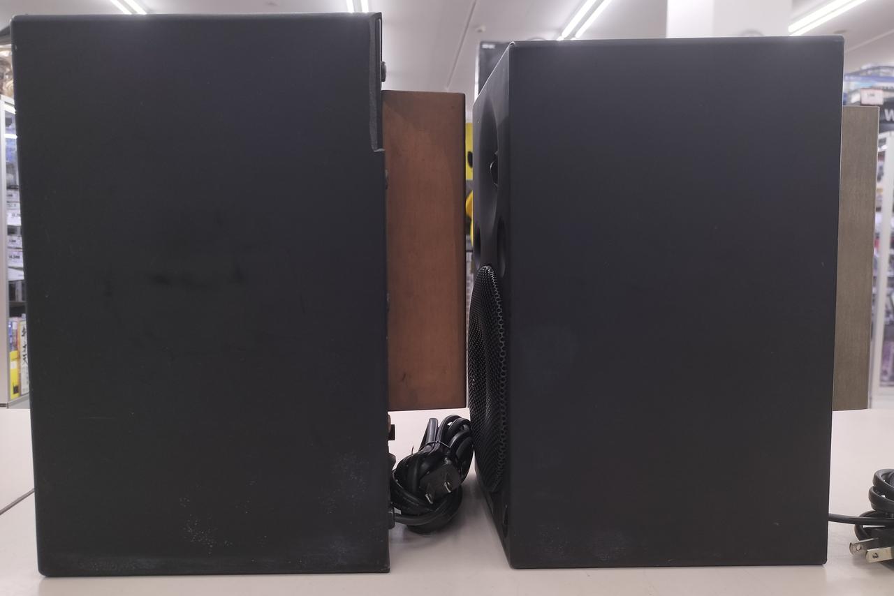 写真左側が欠けている側です