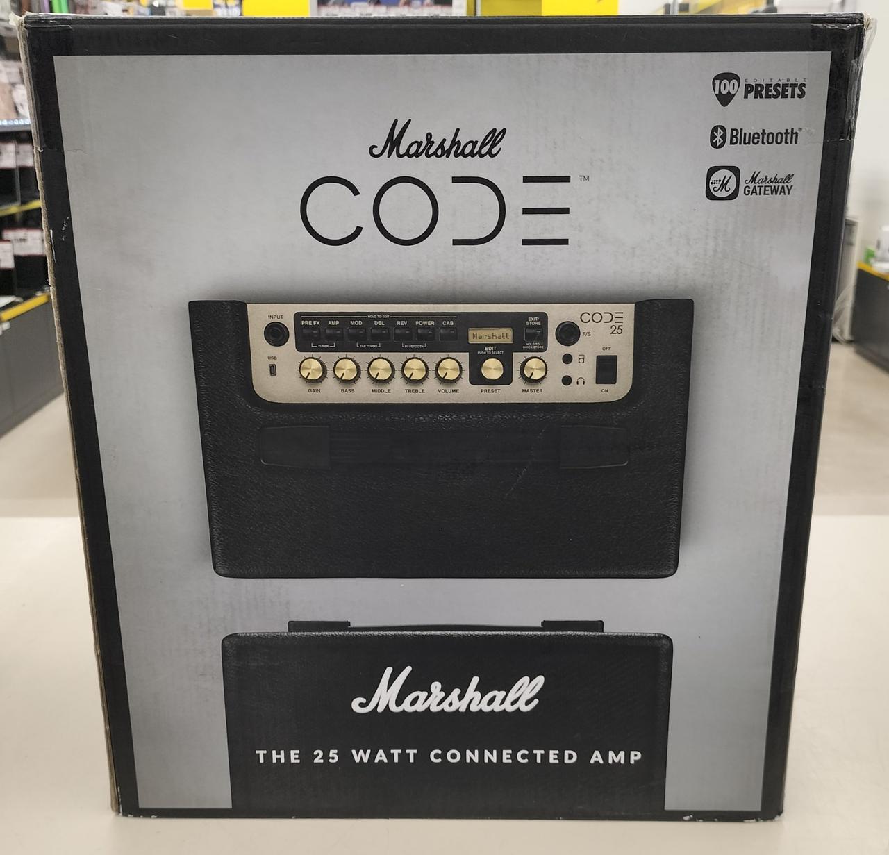 こちらの箱に梱包材を巻いて発送