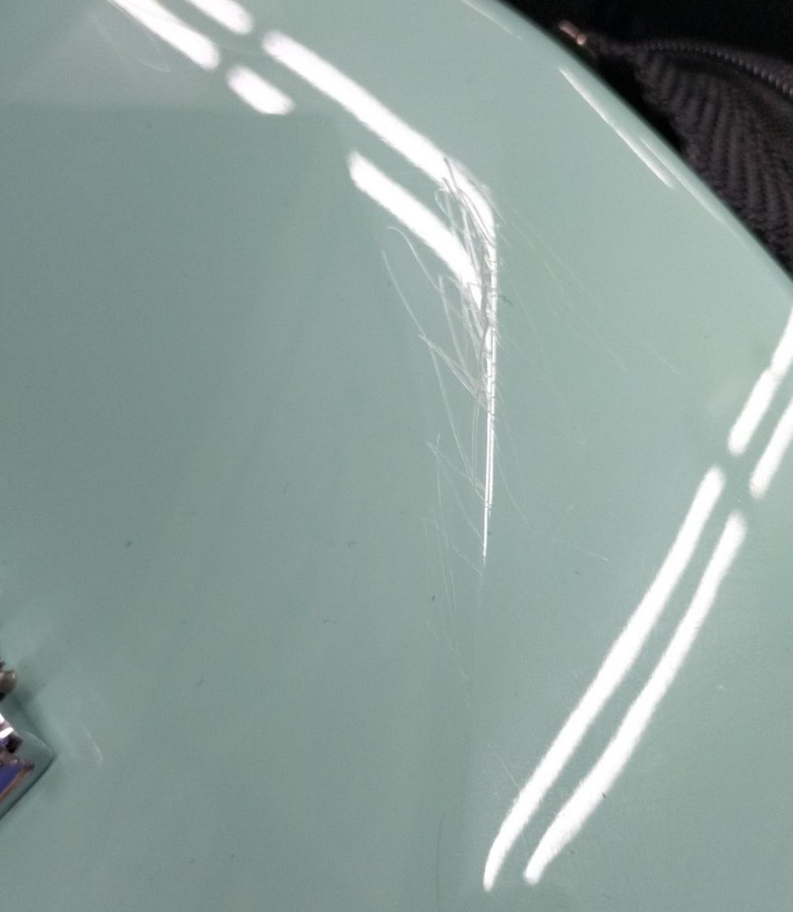 ボディトップキズあります