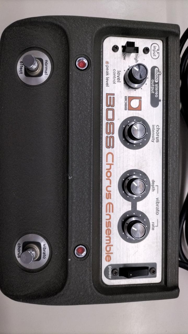 パイロットランプ付近に傷あり