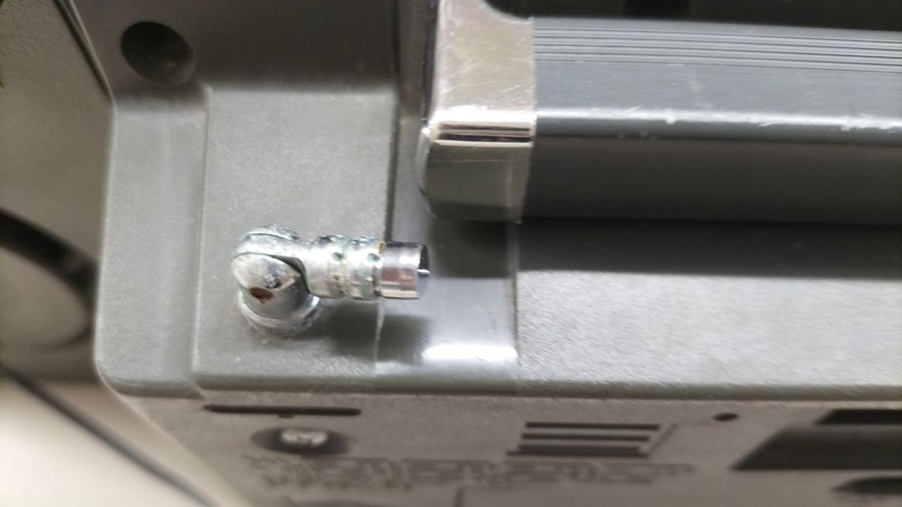 アンテナ折れてます