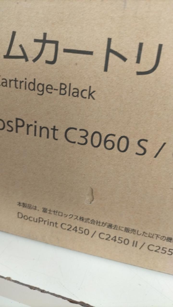 外箱キズがあります