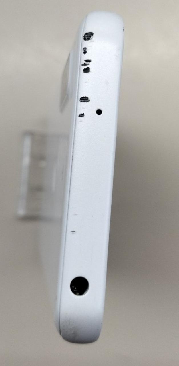 スマホ上部傷あり