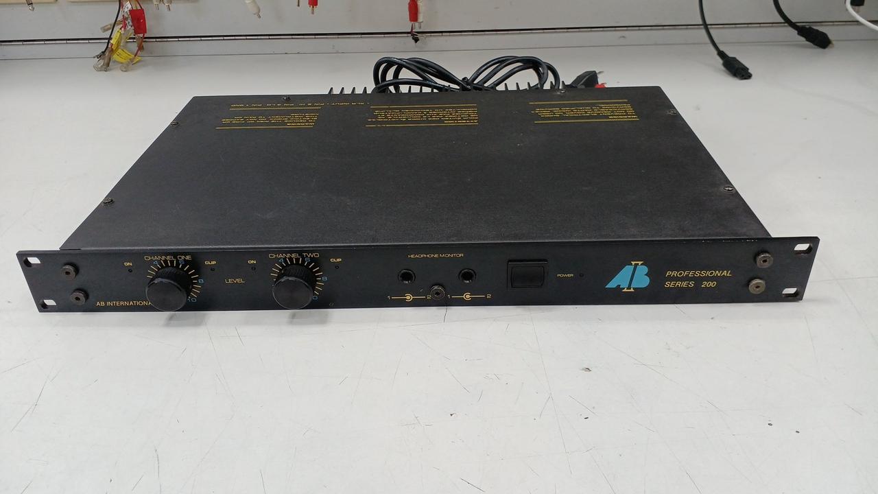 AB International パワーアンプ 1590B 未整備品 AB International パワーアンプ 1590B 未整備品 AB International