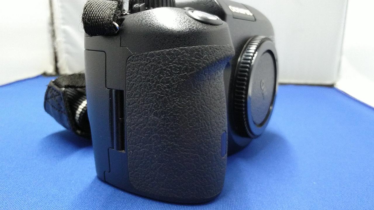 OLYMPUS E-330 デジタル一眼レフカメラ オリンパス ニュースリリース： 世界初（※注） ライブビュー機能