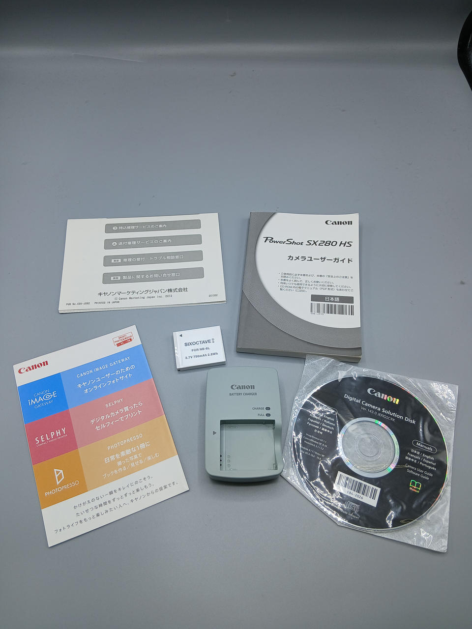 チャージャーは純正です