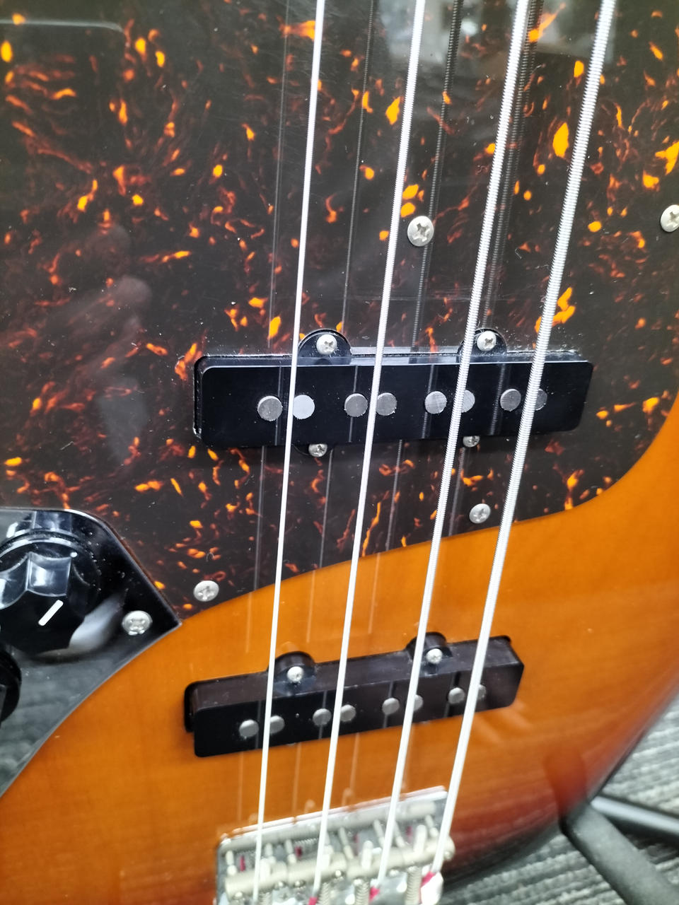 Coolz エレキベース 純国産エレキギター・エレキベース『CoolZ』がモデルチェンジ2015年元