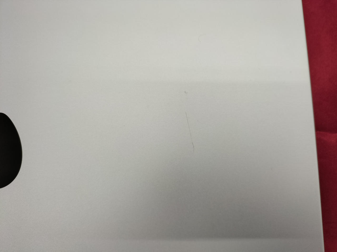 線キズがあります。