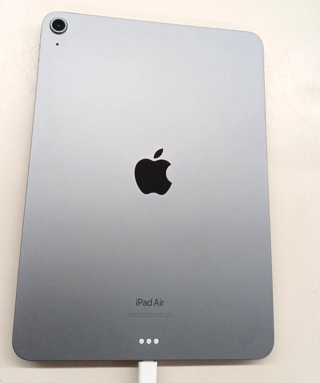 Apple docomo アップル/iPad Air(第5世代) 64GB/MM6T3J/A/R4QC0M27FM/タブレット/Aランク/78【中古】 楽天市場】【中古】iPad Air 5 wifiモデル 64GB ランクD 中古