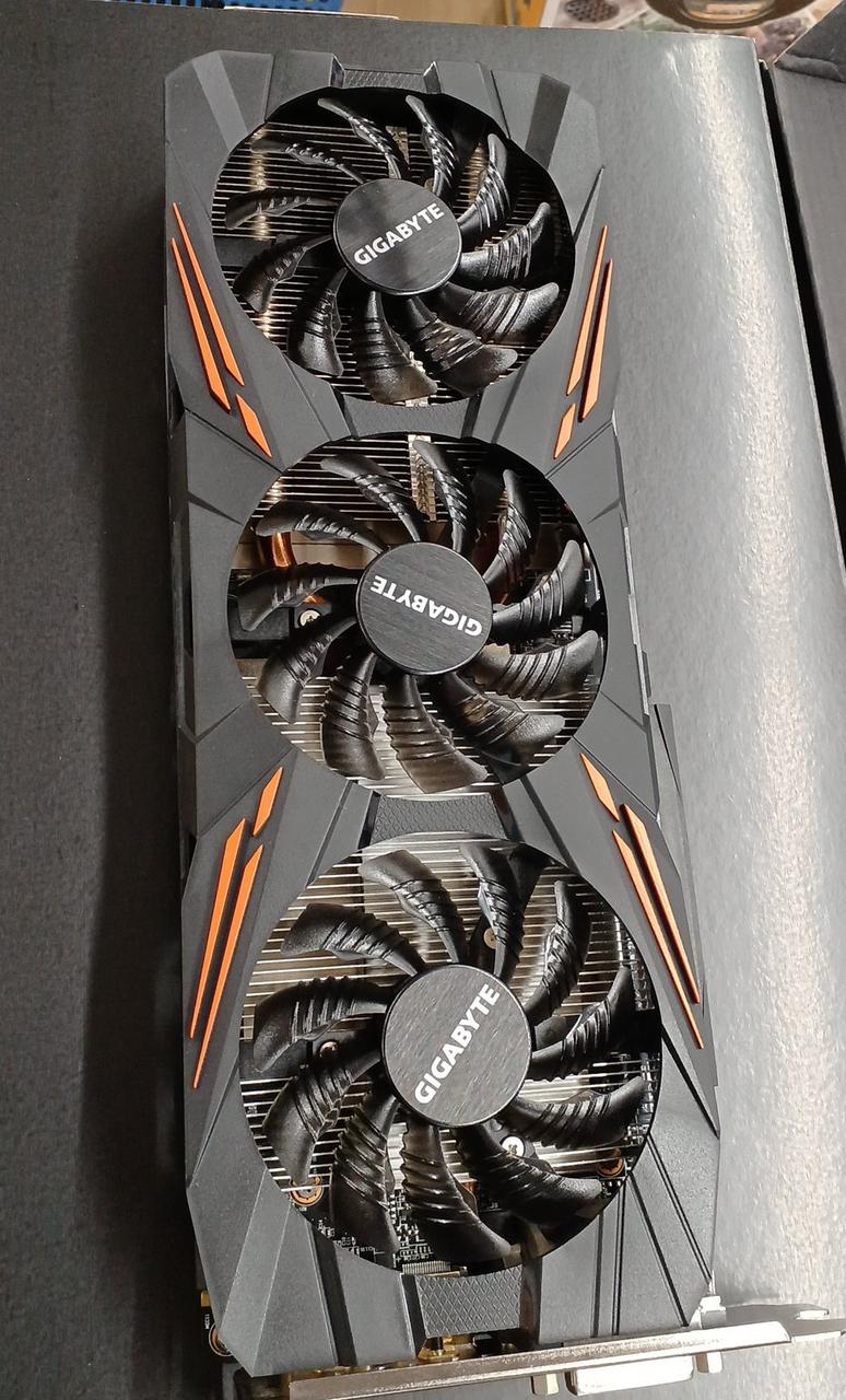 GIGABYTE グラフィックボード デュアルファン　ジャンク 32645-792-