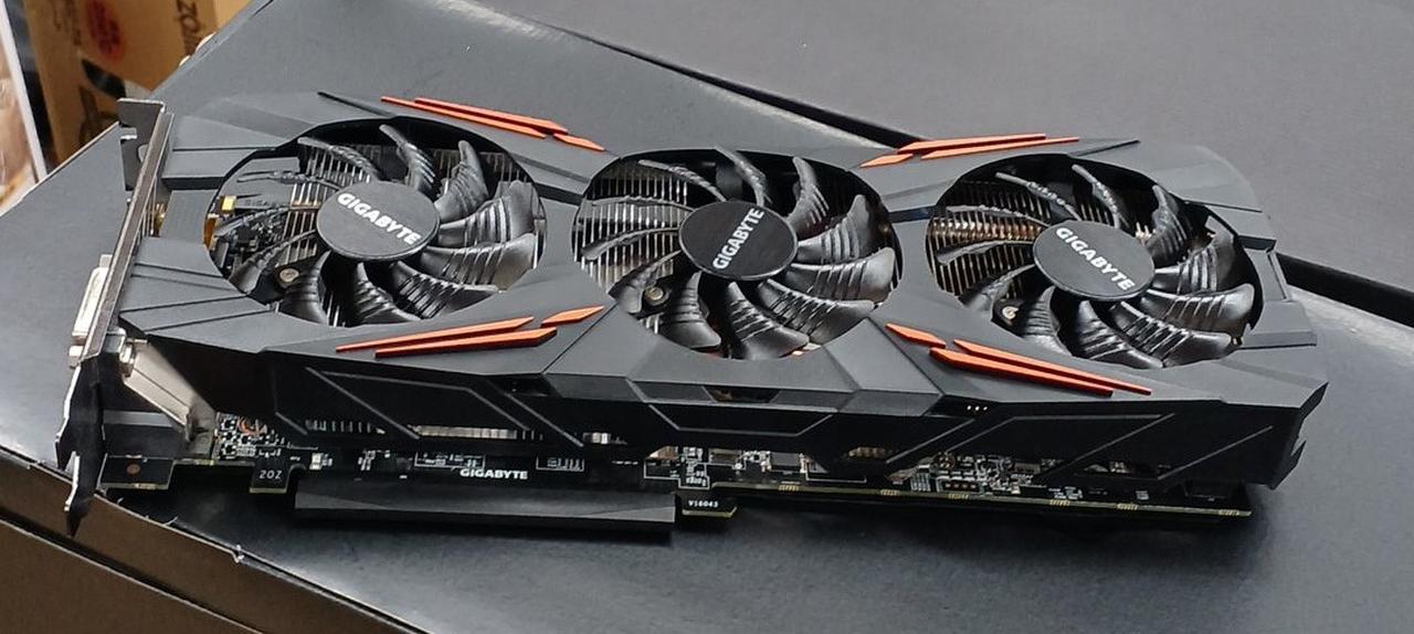 GIGABYTE グラフィックボード デュアルファン　ジャンク 32645-792-